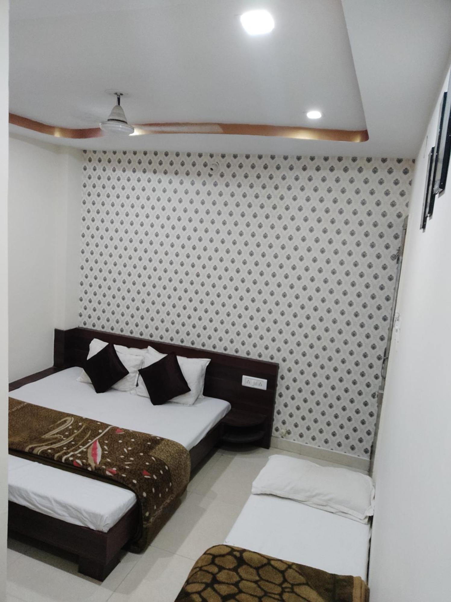 Hotel Vrandavan Palace Near Mahakal Temple Ujjain Exterior photo